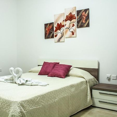 2 Bedroom Apartment Close To City Centre Tas-Sienja Ngoại thất bức ảnh
